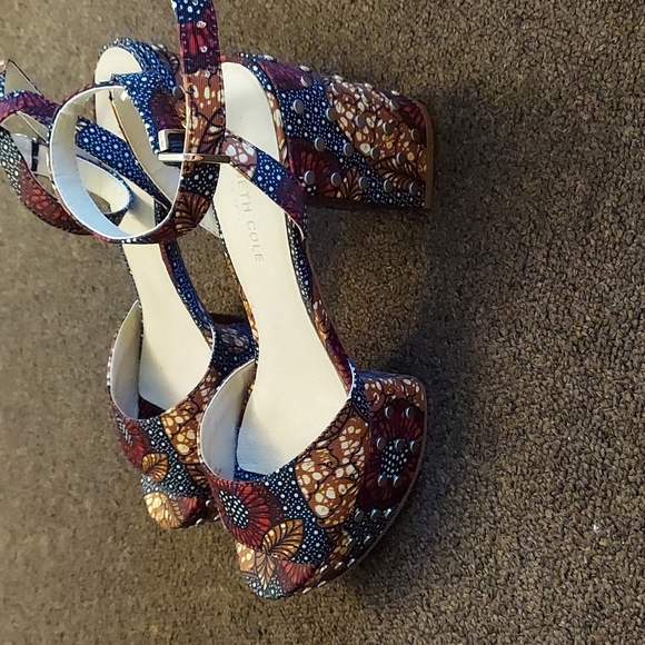 Shoes - Picture 2 of 5